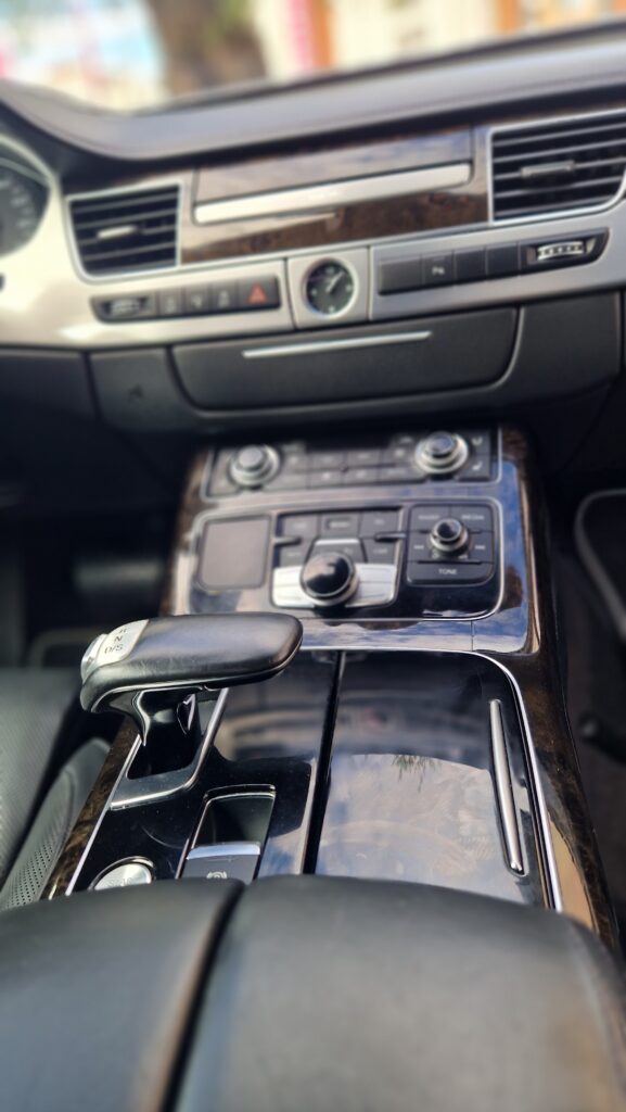 Audi A8 V8 4.2 L TDI Quattro 385CV AVUS – Image 13