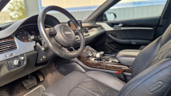 Audi A8 V8 4.2 L TDI Quattro 385CV AVUS – Image 9
